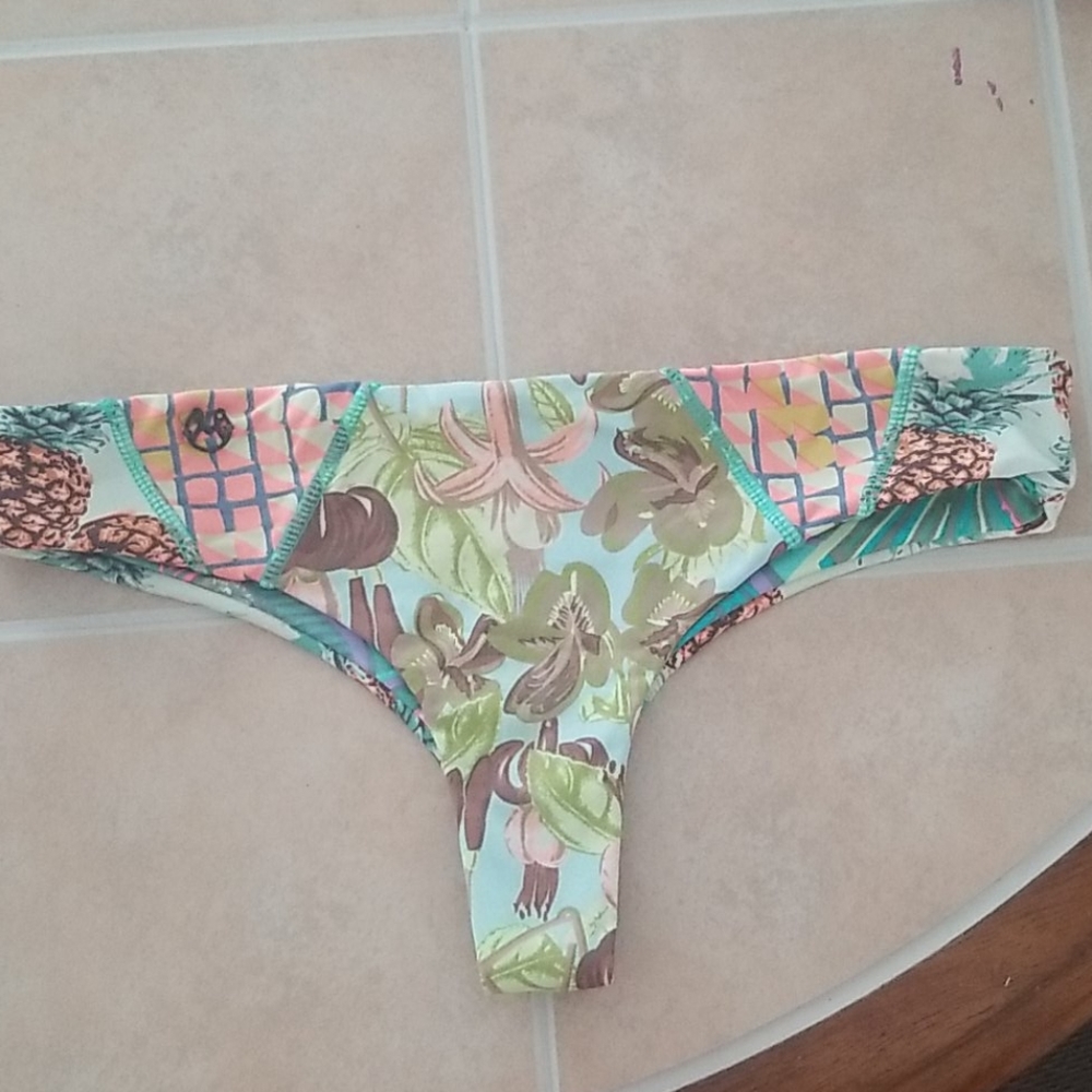 Maaji Swim Bottoms, size M